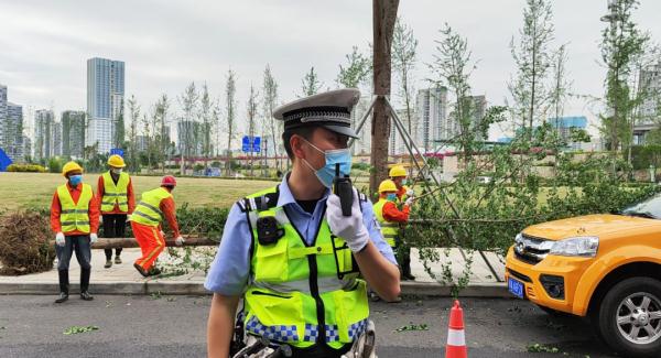 防汛排涝，交警在行动！
